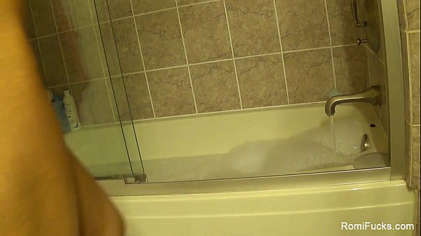 Moms cachet boy masturbates in bath rom scene