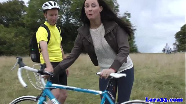 British mature picks up cyclist for fuck scene