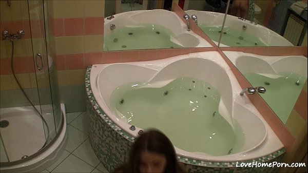 Amateur teen bathtub masturbation scene
