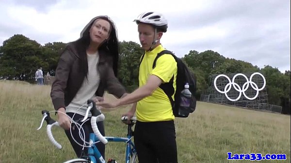 British mature picks up cyclist for fuck scene