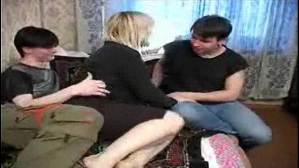 Russian mature women and threesome scene