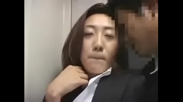 Japanese elevator mother daughter scene