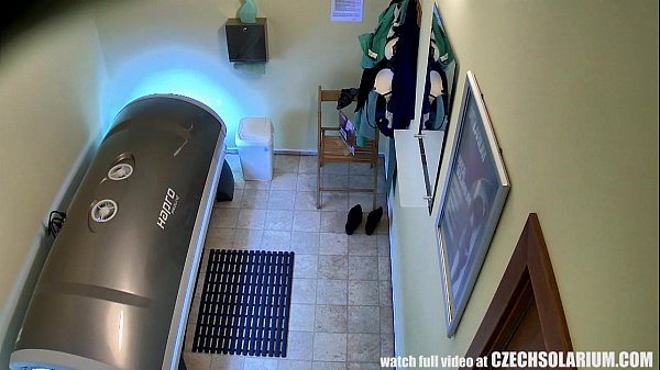 My masturbation and orgasm in a solarium scene