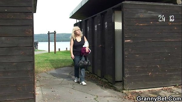 Mother and daughter ded xx changing room scene