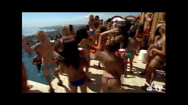 Naked girls shaking asses scene