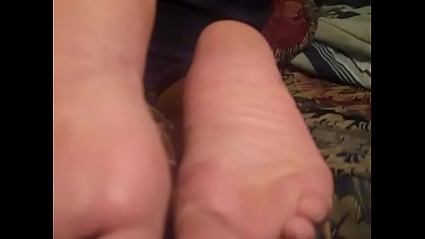 Mature ebony wrinkled soles cum scene