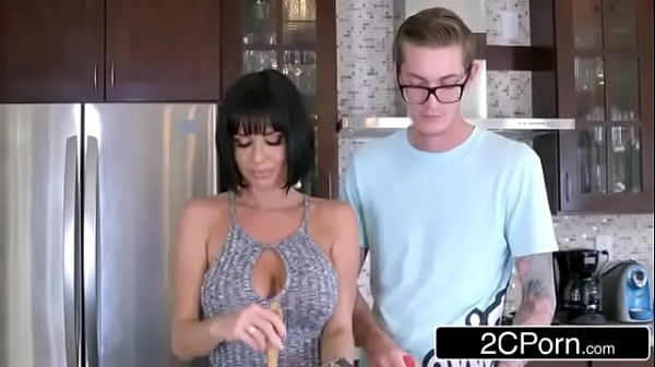 Veronica avluv milf fucking machine in kitchen scene