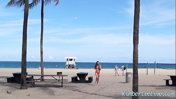 Hentai girl in bikini on the beach scene