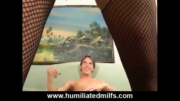 Dirty milf gets an anal fisting scene