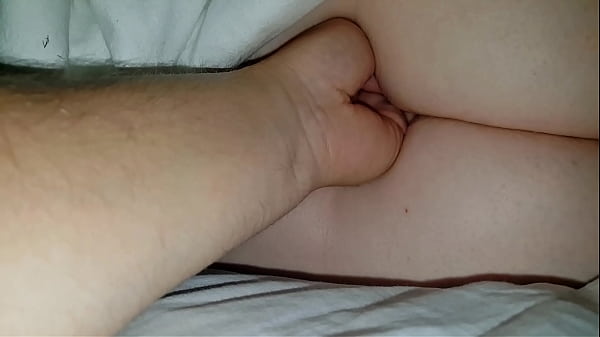 Fisting sleeping my wife scene