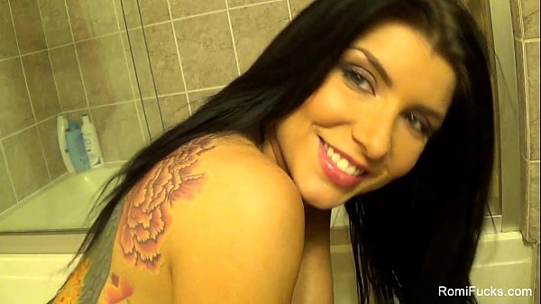 Moms cachet boy masturbates in bath rom scene